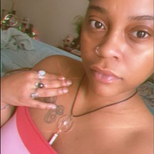 Meet your Posher, Dominique